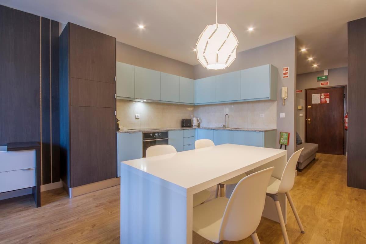 408 Gale Center Apartamento Wi-Fi, Estacionamento Порту Экстерьер фото
